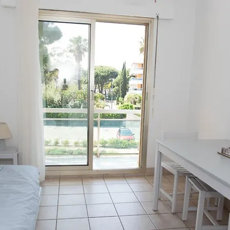 Le Lavandou, T2 + Cabine, Acces Plage, Parking Et Climatisation - Fr-1-803-88 Apartment *