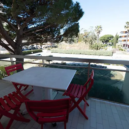 Le Lavandou, T2 + Cabine, Acces Plage, Parking Et Climatisation - Fr-1-803-88 * Le Lavandou