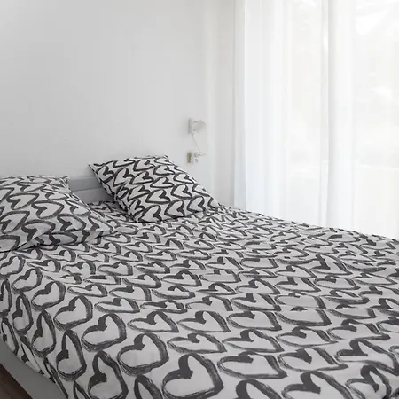 Le Lavandou, T2 + Cabine, Acces Plage, Parking Et Climatisation - Fr-1-803-88