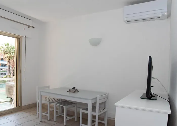 Le Lavandou, T2 + Cabine, Acces Plage, Parking Et Climatisation - Fr-1-803-88 Apartman Le Lavandou