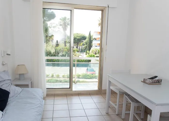 Le Lavandou, T2 + Cabine, Acces Plage, Parking Et Climatisation - Fr-1-803-88 Apartman *